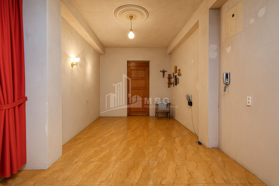For Sale Old building Flat On M. Burdzgla Street, საბურთალო