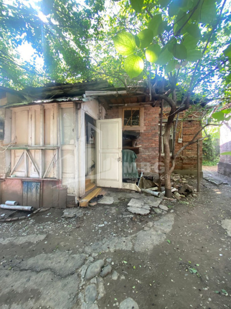 Продается Старое здание Дом - Вилла В Метромшени, Исанский район