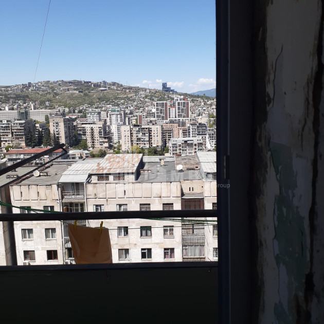 For Sale Old building Flat On Z. Panaskertel Street, საბურთალო