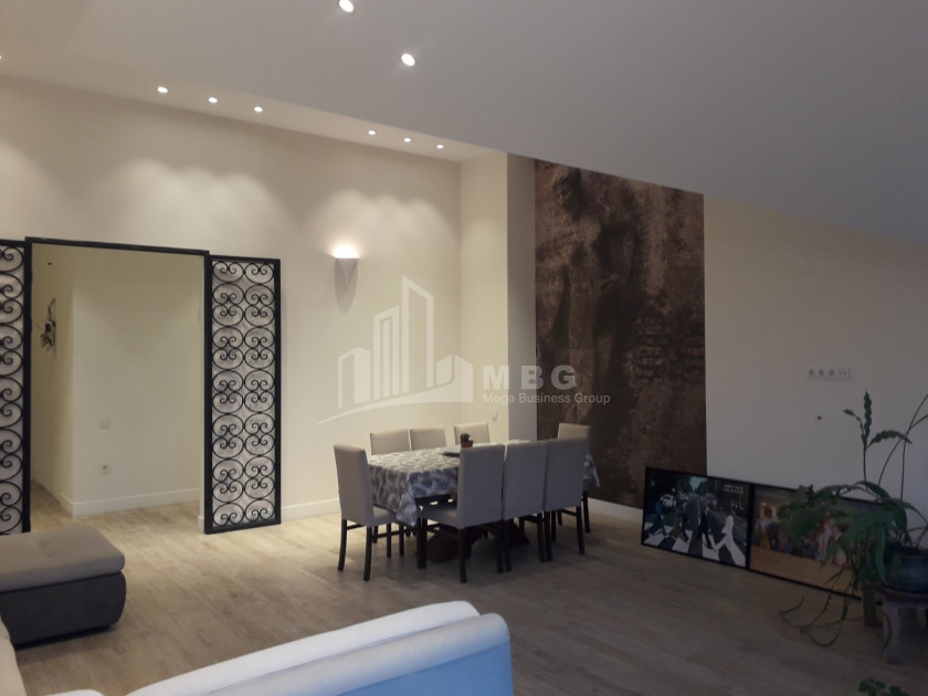 For Sale Flat On Street Al. Kutateladze, საბურთალო