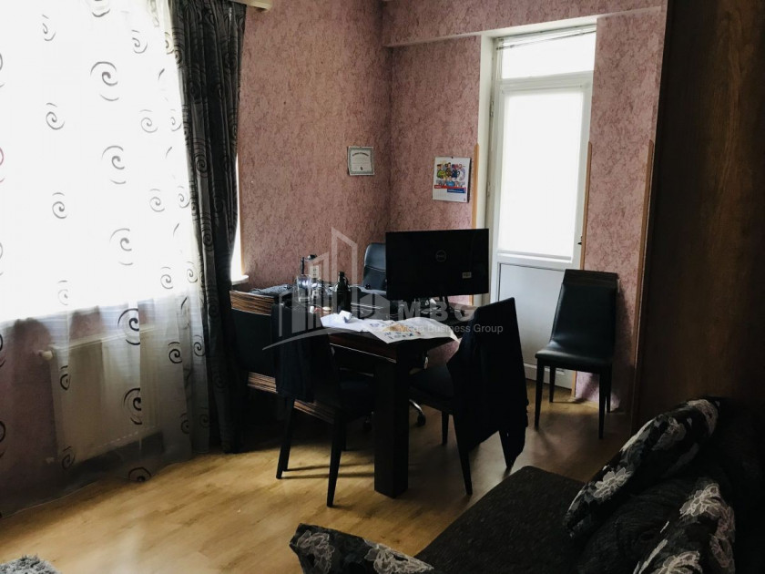 For Sale Flat On Street of Berbuk, საბურთალო