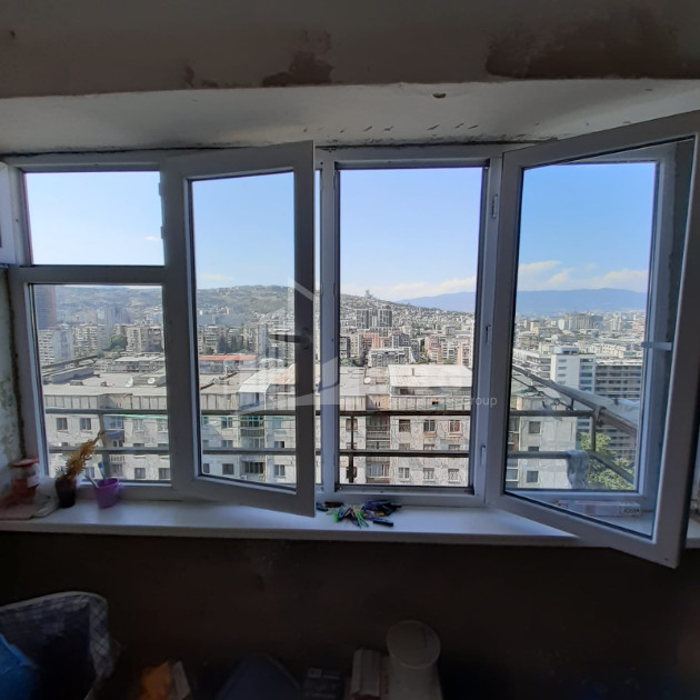 For Sale Old building Flat On Z. Panaskertel Street, საბურთალო