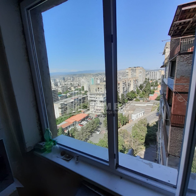 For Sale Old building Flat On Z. Panaskertel Street, საბურთალო