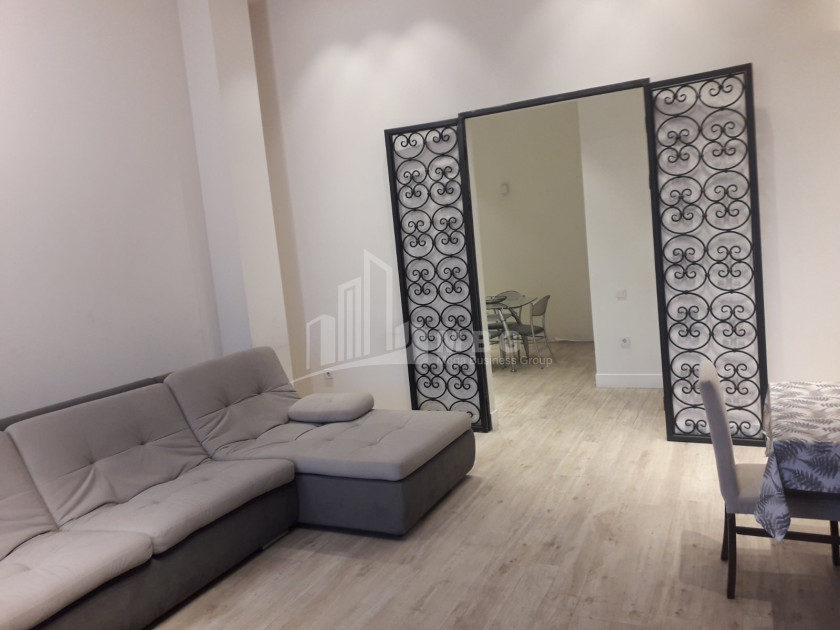 For Sale Flat On Street Al. Kutateladze, საბურთალო
