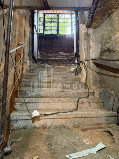 For Sale Old building Flat On A. Chikobava str, ჩუღურეთი