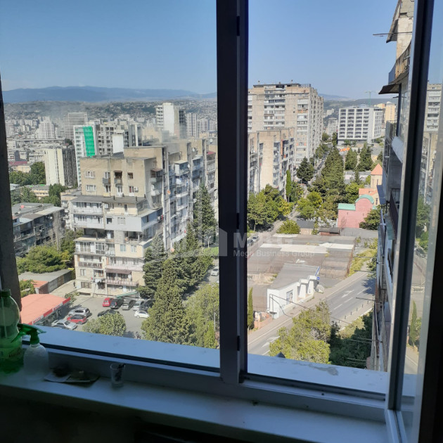 For Sale Old building Flat On Z. Panaskertel Street, საბურთალო