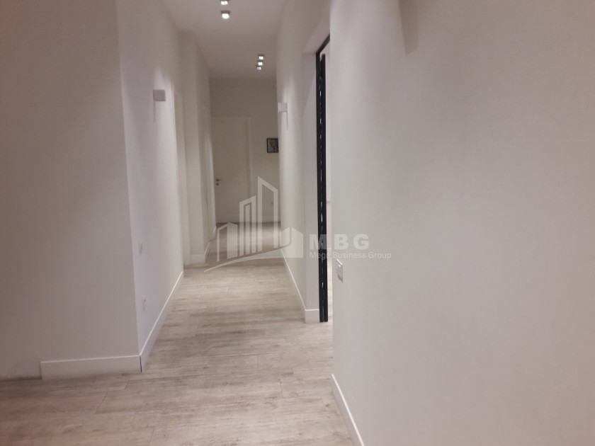 For Sale Flat On Street Al. Kutateladze, საბურთალო