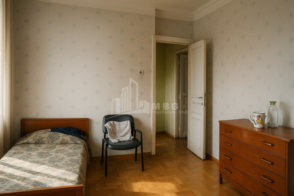 For Sale Old building Flat On Z. Panaskertel Street, საბურთალო
