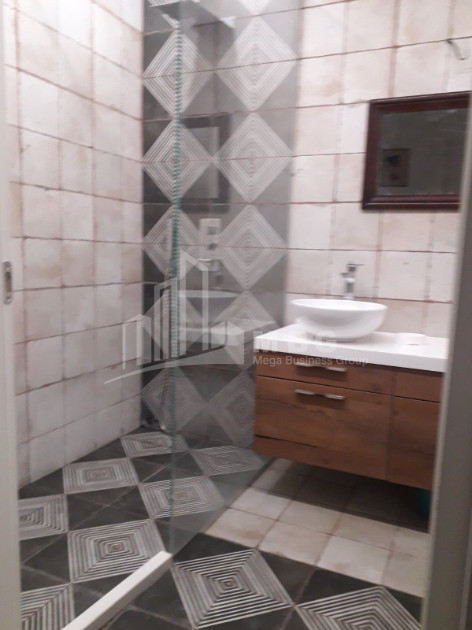 For Sale Flat On Street Al. Kutateladze, საბურთალო
