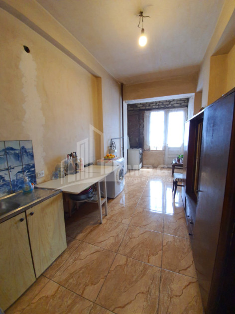For Sale Old building Flat On M. Burdzgla Street, საბურთალო