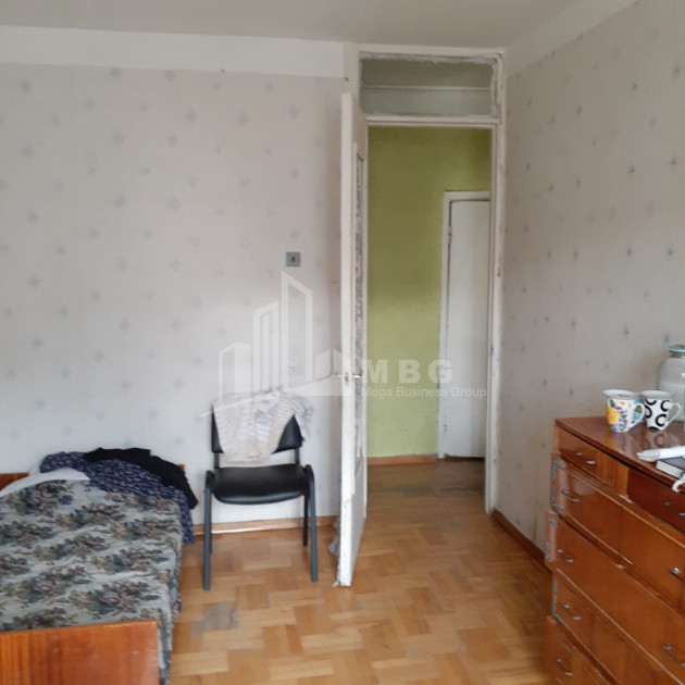 For Sale Old building Flat On Z. Panaskertel Street, საბურთალო