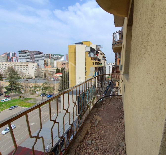 For Sale Old building Flat On M. Burdzgla Street, საბურთალო