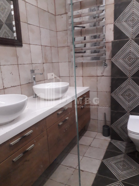 For Sale Flat On Street Al. Kutateladze, საბურთალო