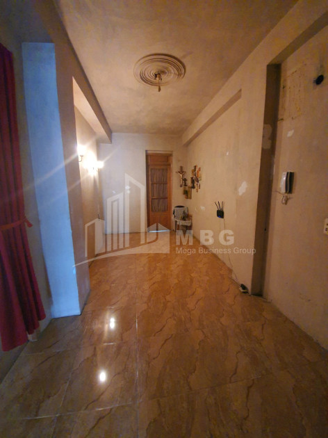 For Sale Old building Flat On M. Burdzgla Street, საბურთალო