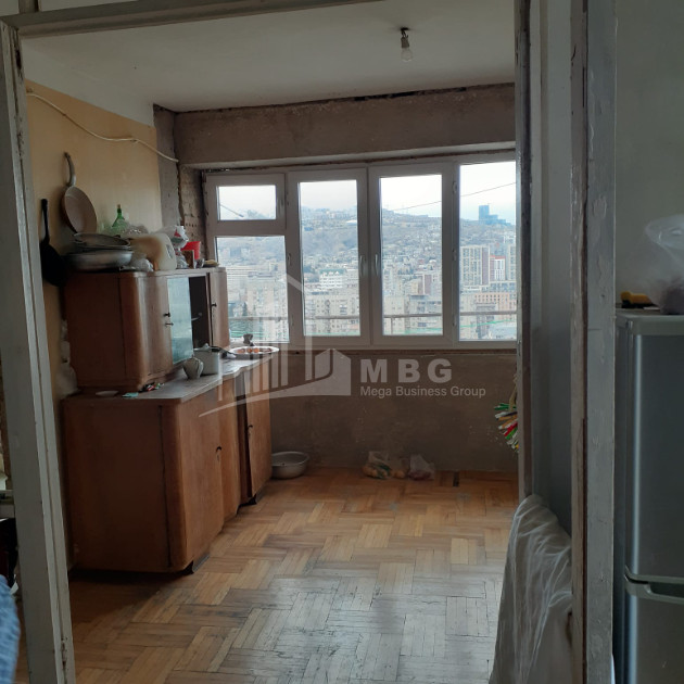 For Sale Old building Flat On Z. Panaskertel Street, საბურთალო