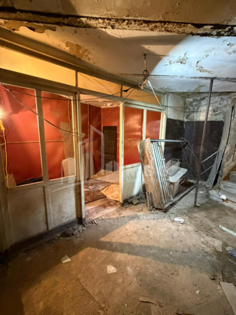 For Sale Old building Flat On A. Chikobava str, ჩუღურეთი