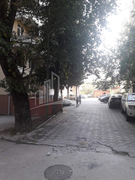 For Sale Flat On Street Al. Kutateladze, საბურთალო