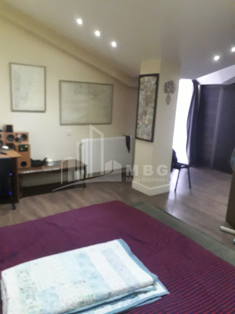 For Sale Flat On Street Al. Kutateladze, საბურთალო