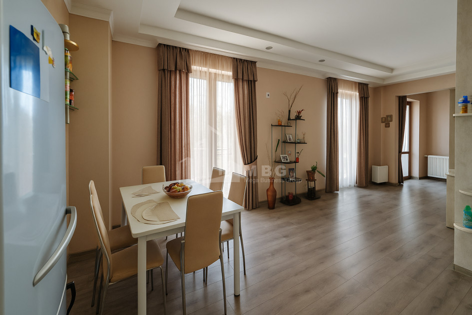 For Sale New building Flat On Street A. Politkovskaya (Jikia), საბურთალო
