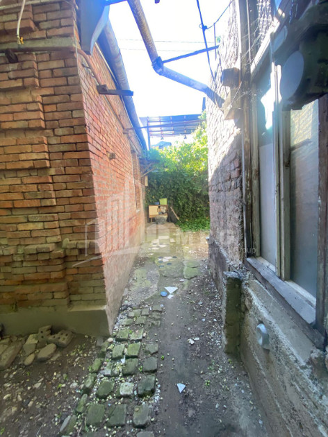 Продается Старое здание Дом - Вилла В Метромшени, Исанский район