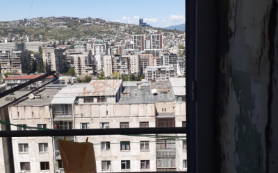 For Sale Old building Flat On Z. Panaskertel Street, საბურთალო