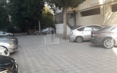 For Sale Flat On Street Al. Kutateladze, საბურთალო