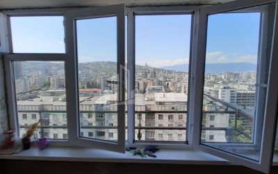 For Sale Old building Flat On Z. Panaskertel Street, საბურთალო