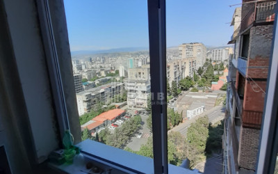 For Sale Old building Flat On Z. Panaskertel Street, საბურთალო
