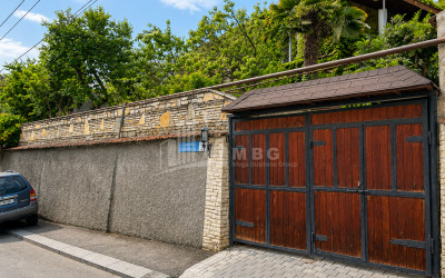 Продается Старое здание Дом - Вилла В Окрос убани, Чугуретский Район