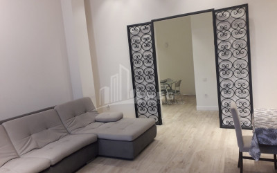 For Sale Flat On Street Al. Kutateladze, საბურთალო