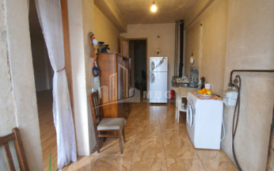 For Sale Old building Flat On M. Burdzgla Street, საბურთალო