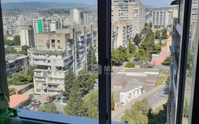 For Sale Old building Flat On Z. Panaskertel Street, საბურთალო