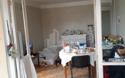 For Sale Old building Flat On Z. Panaskertel Street, საბურთალო