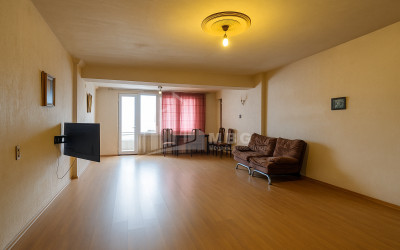 For Sale Old building Flat On M. Burdzgla Street, საბურთალო
