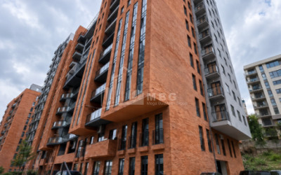 For Sale Nonstandard Flat On Street A. Politkovskaya (Jikia), საბურთალო