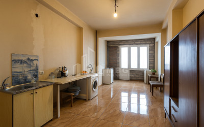 For Sale Old building Flat On M. Burdzgla Street, საბურთალო
