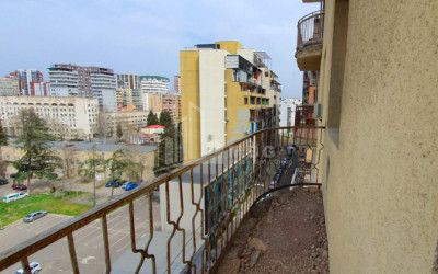 For Sale Old building Flat On M. Burdzgla Street, საბურთალო