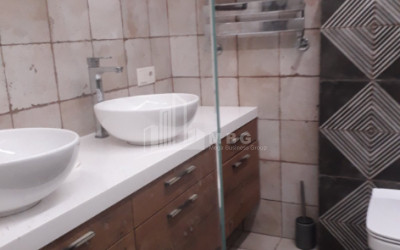 For Sale Flat On Street Al. Kutateladze, საბურთალო