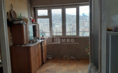 For Sale Old building Flat On Z. Panaskertel Street, საბურთალო