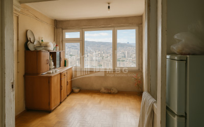 For Sale Old building Flat On Z. Panaskertel Street, საბურთალო
