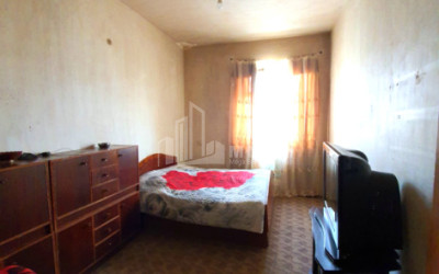 For Sale Old building Flat On M. Burdzgla Street, საბურთალო