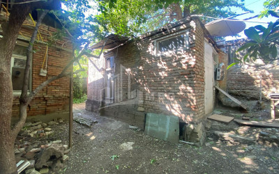 Продается Старое здание Дом - Вилла В Метромшени, Исанский район