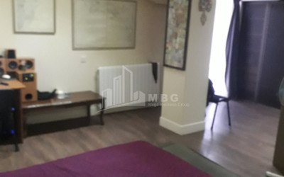 For Sale Flat On Street Al. Kutateladze, საბურთალო